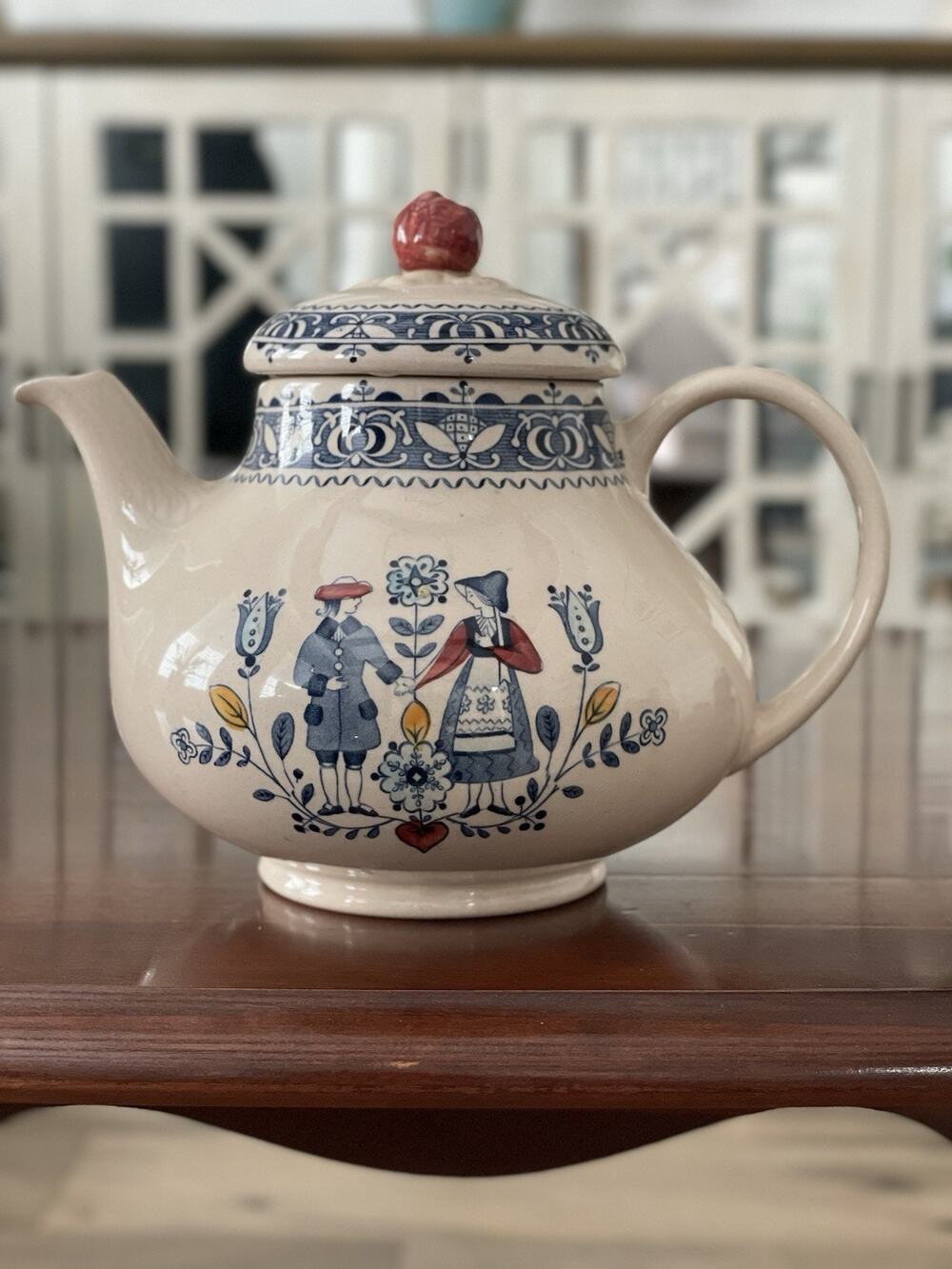 Johnson Brothers Staffordshire Hearts & Flowers- 6 1/2" Tall Tea Pot w/ Lid